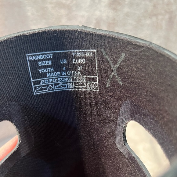 Bogs black youth size 4 - Picture 7 of 8